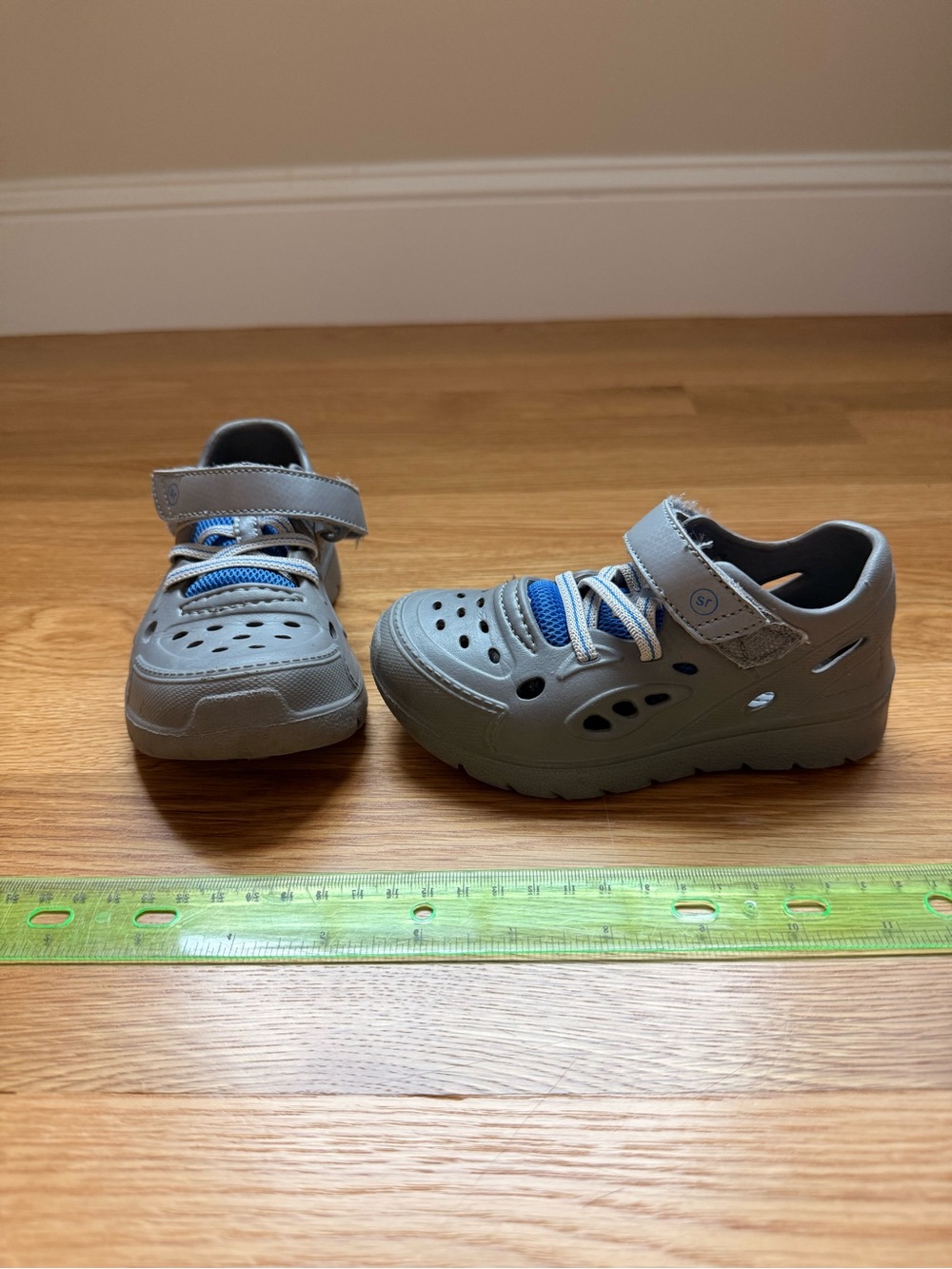 Stride Rite 360 lightweight Oceano shoe. Size 8